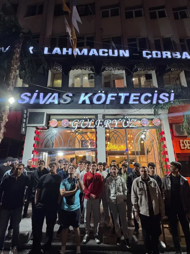 Restoranımızın önünde misafirlerimiz